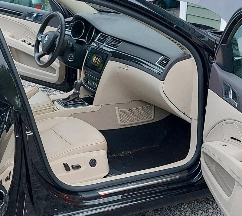 Svart Begagnad 2015 Skoda Superb Kombi | 155 000 kr (Bra pris) - Bild 1/4