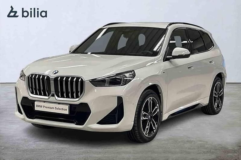 Vit Begagnad 2025 BMW X1 Comfort Edition SUV | 469 900 kr (Superpris) - Bild 1/1