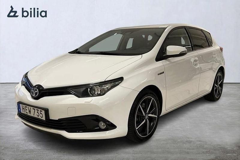Vit Begagnad 2018 Toyota Auris Hybrid Edition Halvkombi | 149 900 kr (Marknadspris) - Bild 1/4