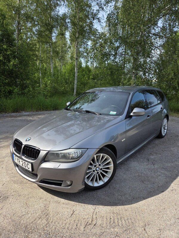 Grå Begagnad 2012 BMW 335 Kombi | 120 000 kr - Bild 1/4