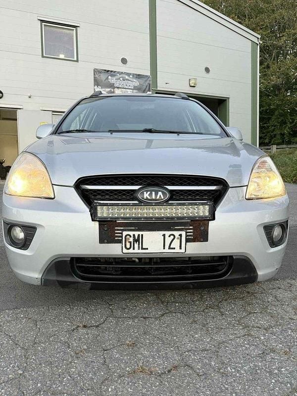 Silver Begagnad 2008 Kia Carens 4 Minibuss | 34 990 kr (Bra pris) - Bild 1/4