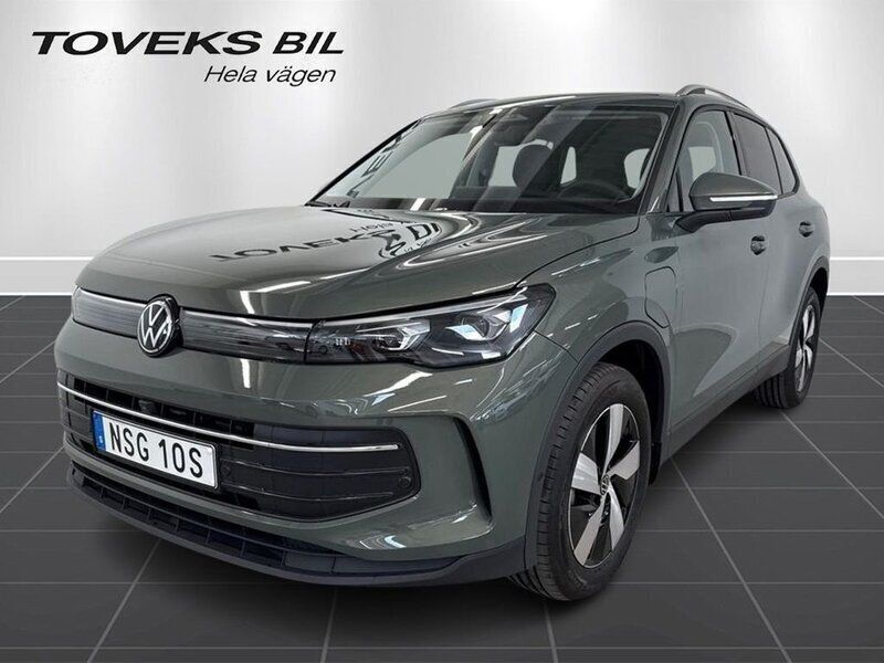 Grön Ny 2025 VW Tiguan Life SUV | 569 900 kr (Lite dyr) - Bild 1/4