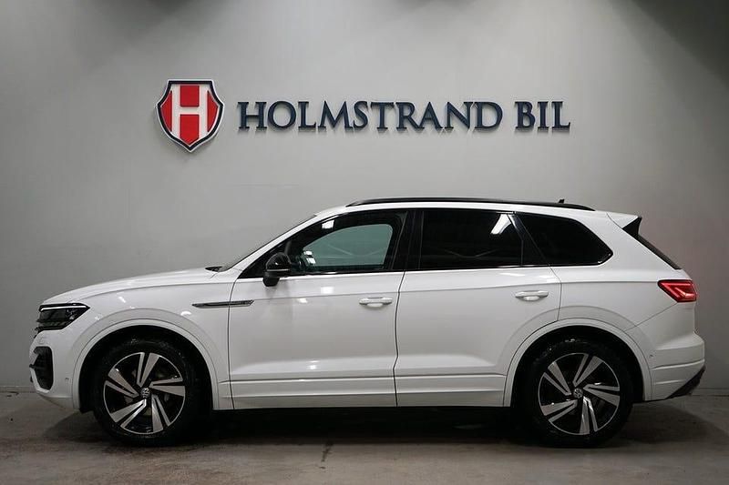 Vit Begagnad 2018 VW Touareg Executive SUV | 379 900 kr (Lite dyr) - Bild 1/4