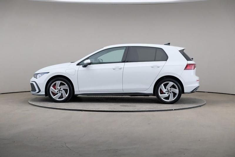 Begagnad VW Golf VIII GTE 204 HK (150 kW) 2020 Pure white (solid) Halvkombi
