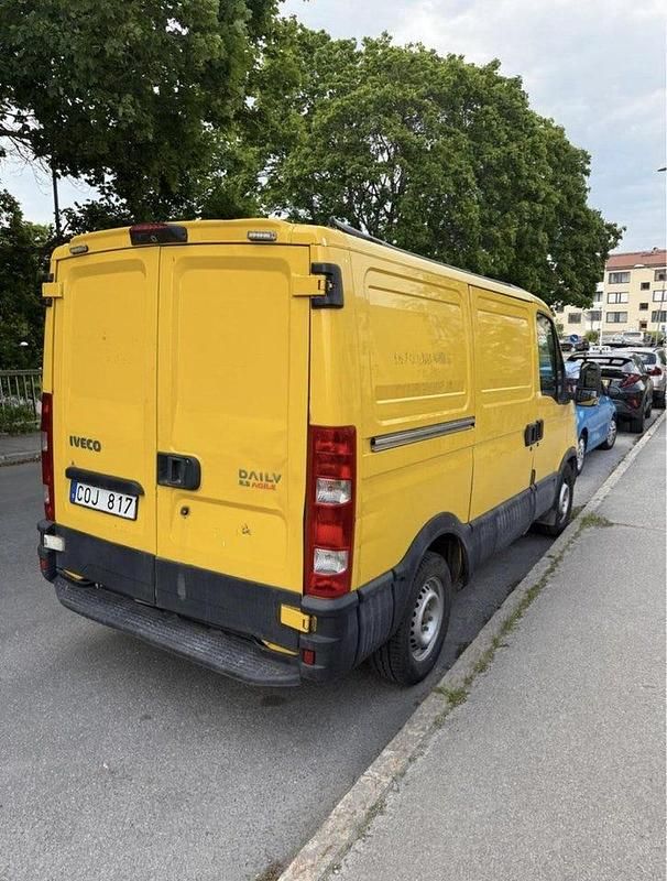 Gul Begagnad 2011 Iveco Daily Van | 40 000 kr (Superpris) - Bild 1/4