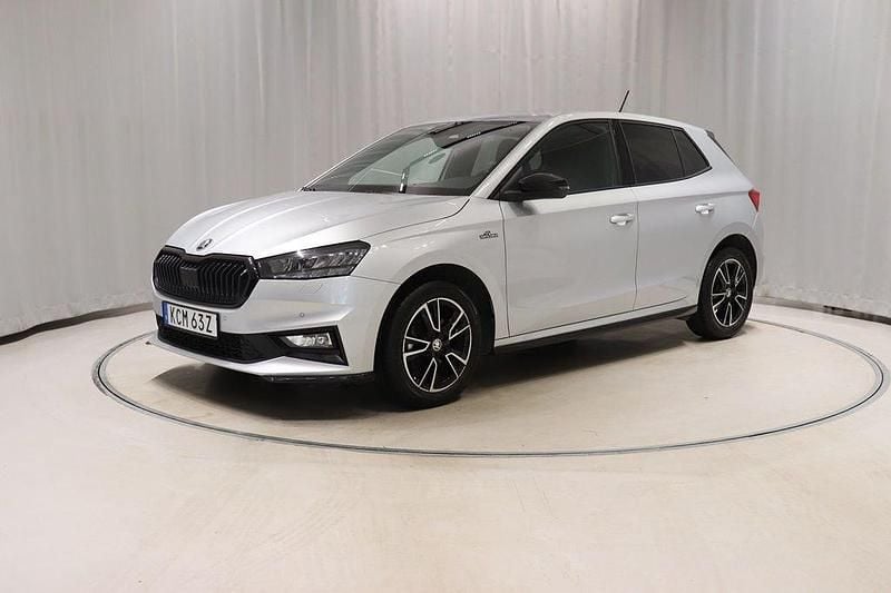Silver Begagnad 2024 Skoda Fabia Monte Carlo Halvkombi | 218 900 kr (Marknadspris) - Bild 1/4