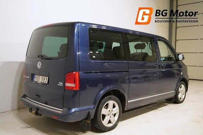 Begagnad VW Multivan Highline 180 HK (132 kW) 2012 Blå