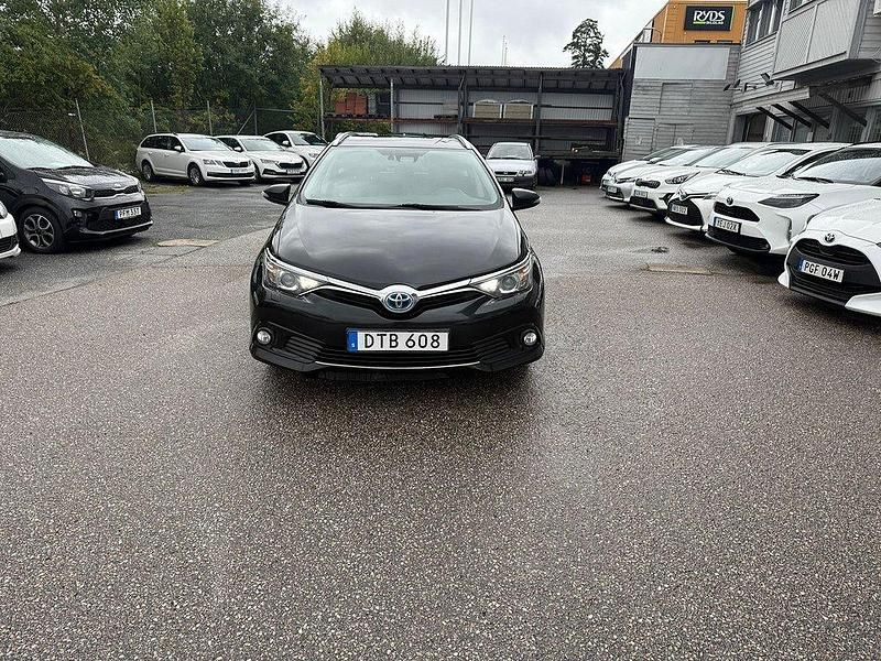 Svart Begagnad 2015 Toyota Auris Touring Sports Active Kombi | 104 900 kr (Marknadspris) - Bild 1/4