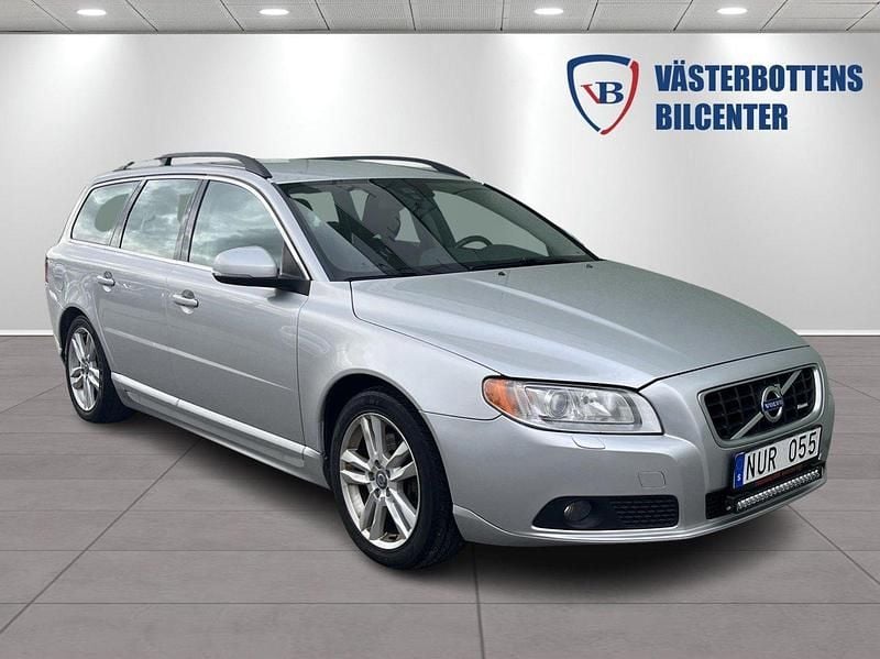 Ljusgrå (grå) Begagnad 2013 Volvo V70 Momentum Kombi | 104 900 kr (Marknadspris) - Bild 1/4