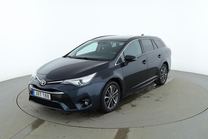 Begagnad Toyota Avensis Active 147 HK (108 kW) 2015 Blå Kombi