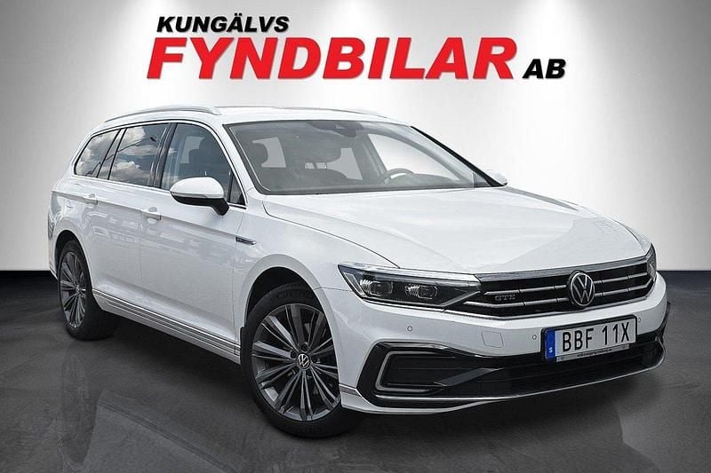 Vit Begagnad 2021 VW Passat GTE Kombi | 214 900 kr (Bra pris) - Bild 1/4