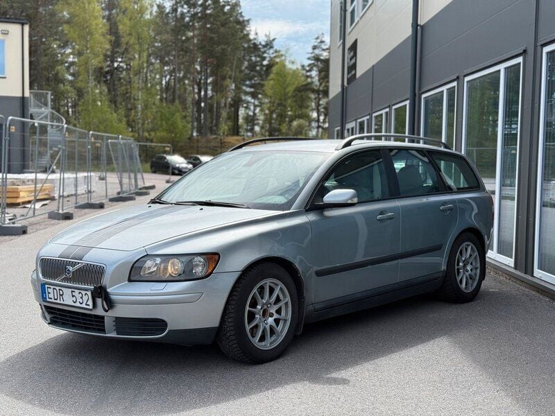 Silver Begagnad 2006 Volvo V50 Kombi | 29 400 kr (Bra pris) - Bild 1/4