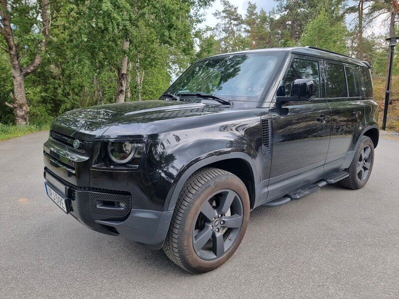Svart Begagnad 2020 Land Rover Defender SE SUV | 749 900 kr (Superpris) - Bild 1/4