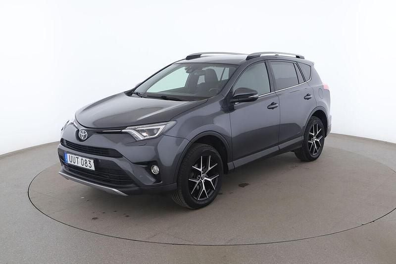 Mörkgrå (grå) Begagnad 2016 Toyota RAV4 Active SUV | 194 000 kr (Marknadspris) - Bild 1/3