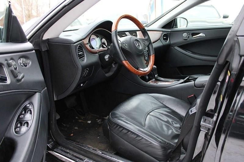 Begagnad Mercedes CLS500 388 HK (285 kW) 2009 Svart