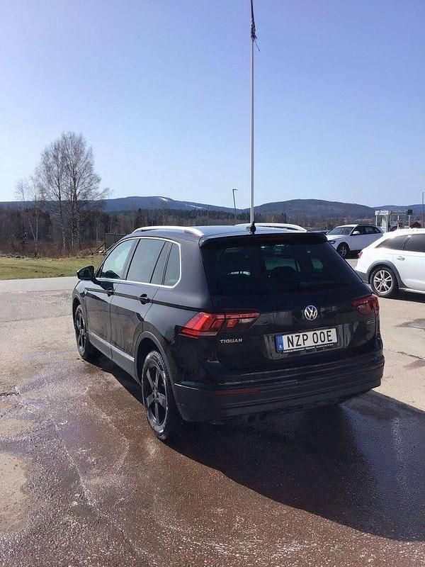 Begagnad VW Tiguan 190 HK (139 kW) 2019 Svart SUV