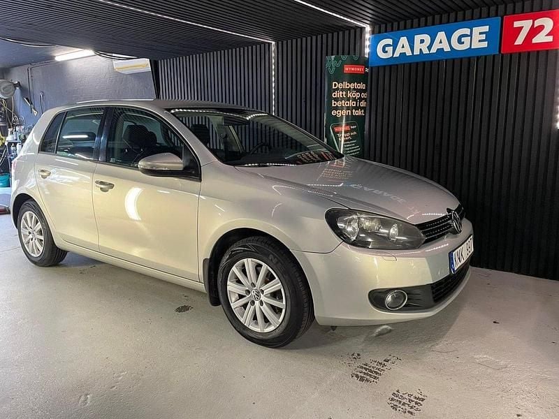Ljusbrun (silver) Begagnad 2010 VW Golf Halvkombi | 59 900 kr (Marknadspris) - Bild 1/4