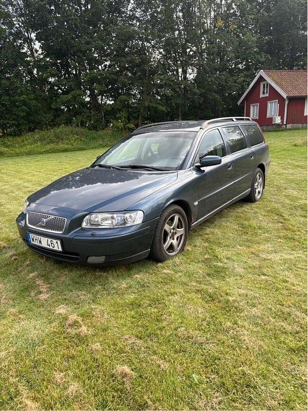 Blå Begagnad 2005 Volvo V70 Kombi | 18 000 kr (Bra pris) - Bild 1/4