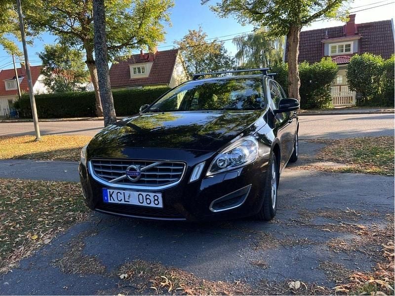Svart Begagnad 2012 Volvo V60 Momentum Kombi | 69 000 kr (Bra pris) - Bild 1/4
