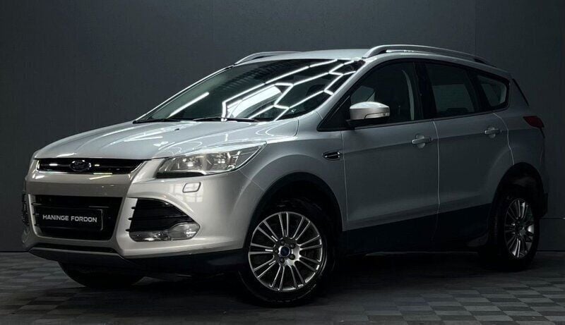 Grå Begagnad 2015 Ford Kuga Titanium SUV | 99 900 kr (Bra pris) - Bild 1/4