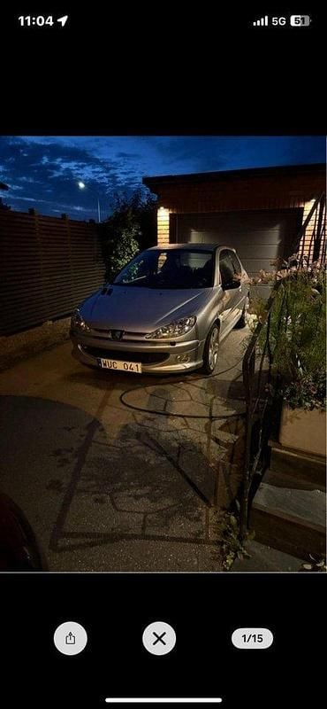 Grå Begagnad 2005 Peugeot 206 RC Halvkombi | 37 000 kr (Marknadspris) - Bild 1/4