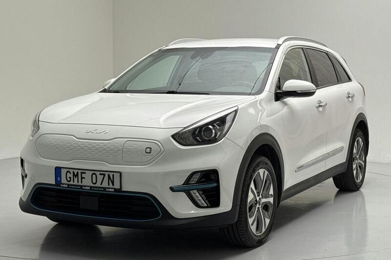 Vit Begagnad 2022 Kia e-Niro Advance SUV | 218 400 kr (Superpris) - Bild 1/4