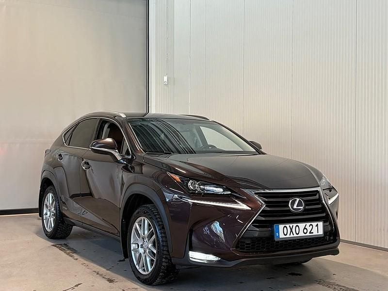 Begagnad Lexus NX300h Executive Line 197 HK (144 kW) 2015 Mörkbrun SUV