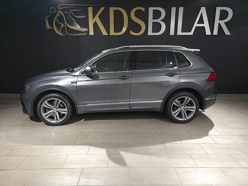 Grå Begagnad 2018 VW Tiguan GT SUV | 269 900 kr (Marknadspris) - Bild 1/4