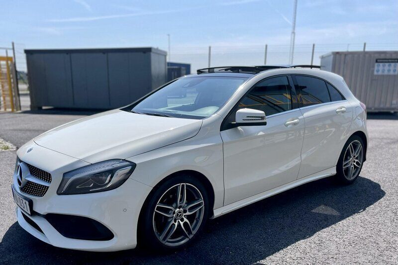 Vit Begagnad 2018 Mercedes A180 AMG Halvkombi | 176 000 kr (Marknadspris) - Bild 1/4