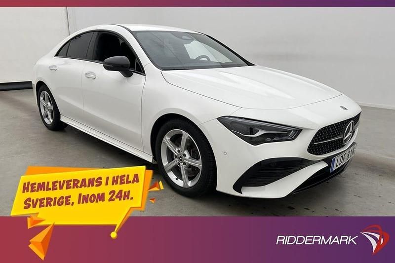 Vit Begagnad 2023 Mercedes CLA200 AMG Sportkupé | 338 900 kr (Marknadspris) - Bild 1/3