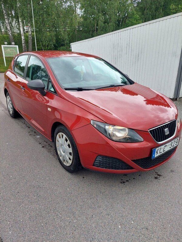 Röd Begagnad 2009 Seat Ibiza Reference Halvkombi | 31 500 kr (Marknadspris) - Bild 1/4
