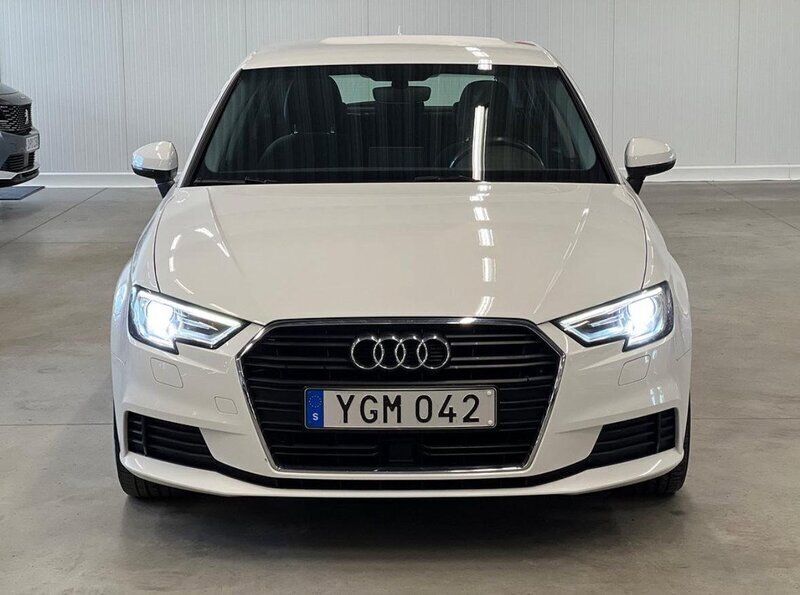 Vit Begagnad 2017 Audi A3 Sportback Comfort Halvkombi | 105 000 kr (Bra pris) - Bild 1/4