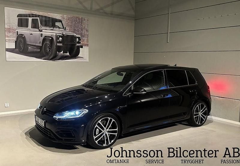 Svart Begagnad 2018 VW Golf VII R Halvkombi | 349 900 kr - Bild 1/4