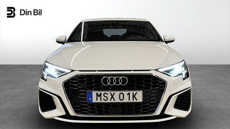 Begagnad Audi A3 S-Line 150 HK (110 kW) 2023 Ibisvit Sedan