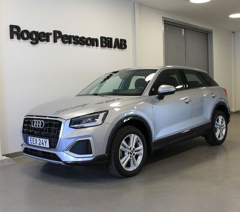 Silver Begagnad 2023 Audi Q2 Advanced Plus SUV | 295 000 kr (Marknadspris) - Bild 1/4