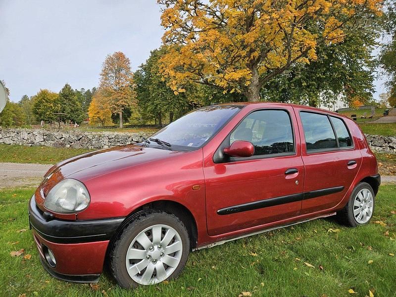 Begagnad 2001 Renault Clio II 98 HK Halvkombi – Jönköping (Privat) – 23 ...