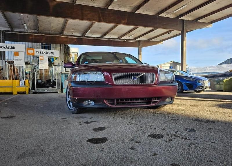 Begagnad Volvo S80 140 HK (102 kW) 2000 Mörk röd Sedan