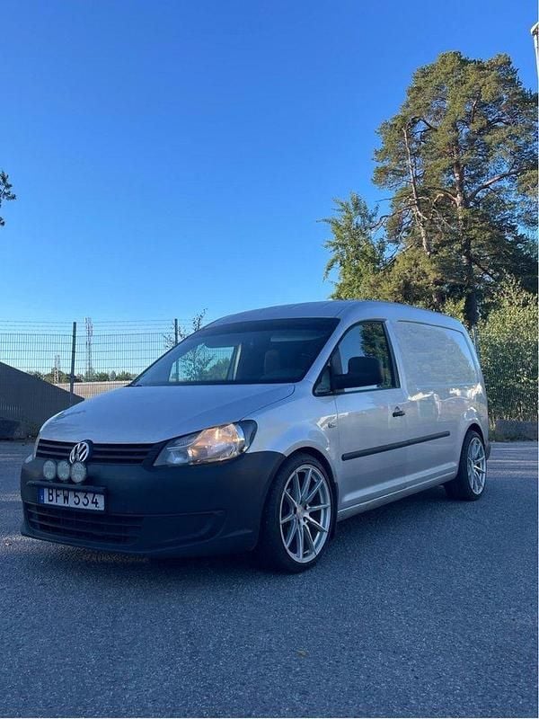 Silver Begagnad 2012 VW Caddy Maxi Minibuss | 67 000 kr (Marknadspris) - Bild 1/4