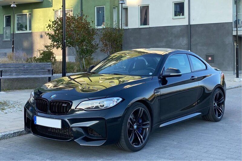 Begagnad 2017 BMW M2 M Performance Sportkupé | 439 000 kr - Bild 1/4