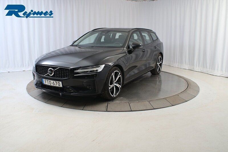 Svart Begagnad 2022 Volvo V60 Plus Kombi | 369 000 kr (Superpris) - Bild 1/4