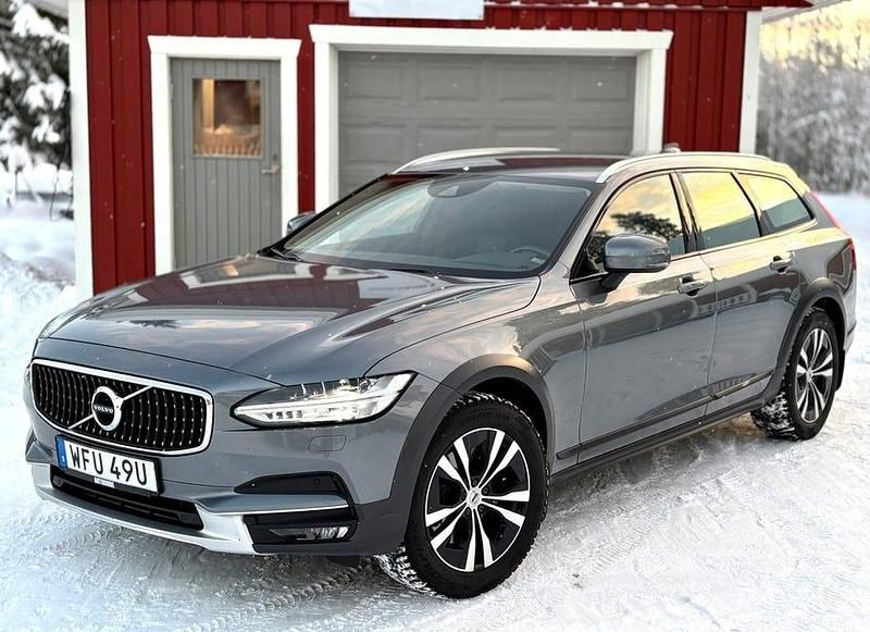 Grå Begagnad 2020 Volvo V90 CC Momentum Kombi | 309 000 kr (Marknadspris) - Bild 1/4