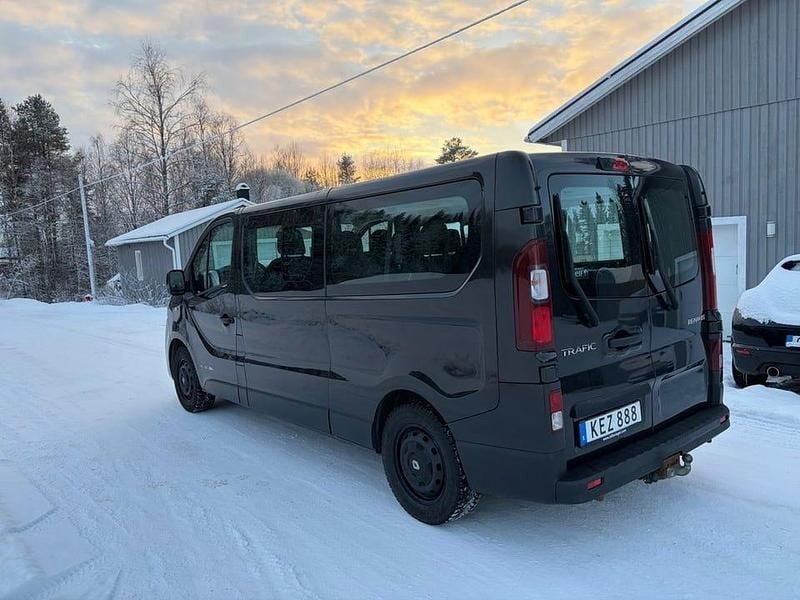 Begagnad Renault Trafic 125 HK (91 kW) 2016 Svart Minibuss