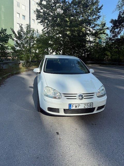 Vit Begagnad 2008 VW Golf VI Trendline Halvkombi | 45 000 kr (Marknadspris) - Bild 1/4