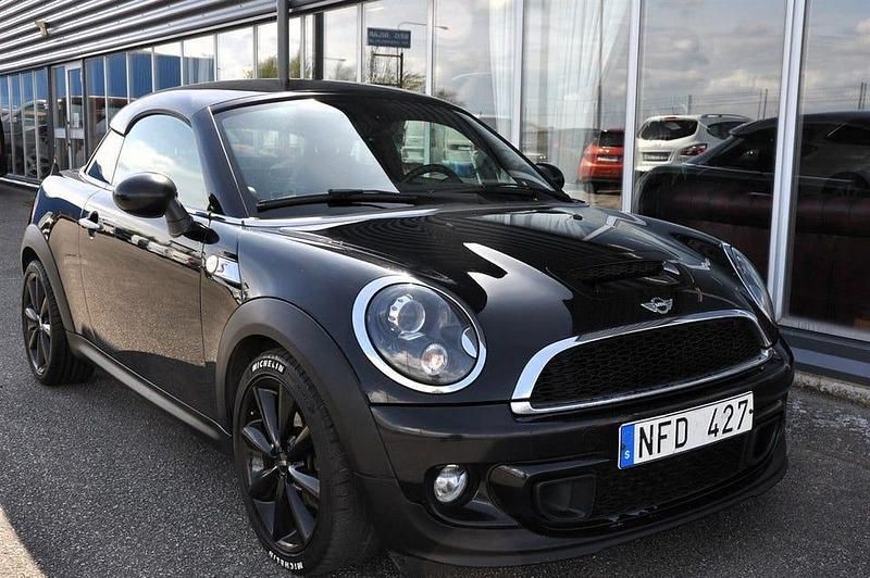 Svart Begagnad 2013 Mini Cooper S Coupé Sportkupé | 129 900 kr - Bild 1/4
