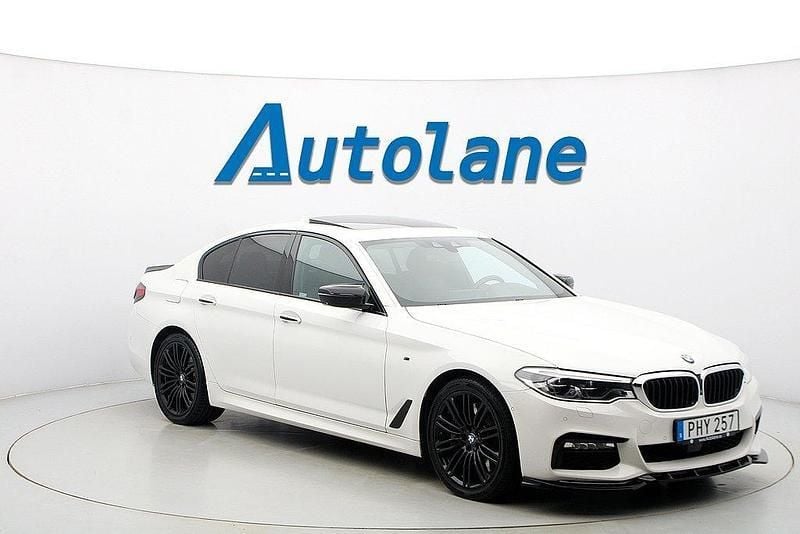 Vit Begagnad 2017 BMW 540 M Sport Sedan | 359 900 kr (Marknadspris) - Bild 1/3