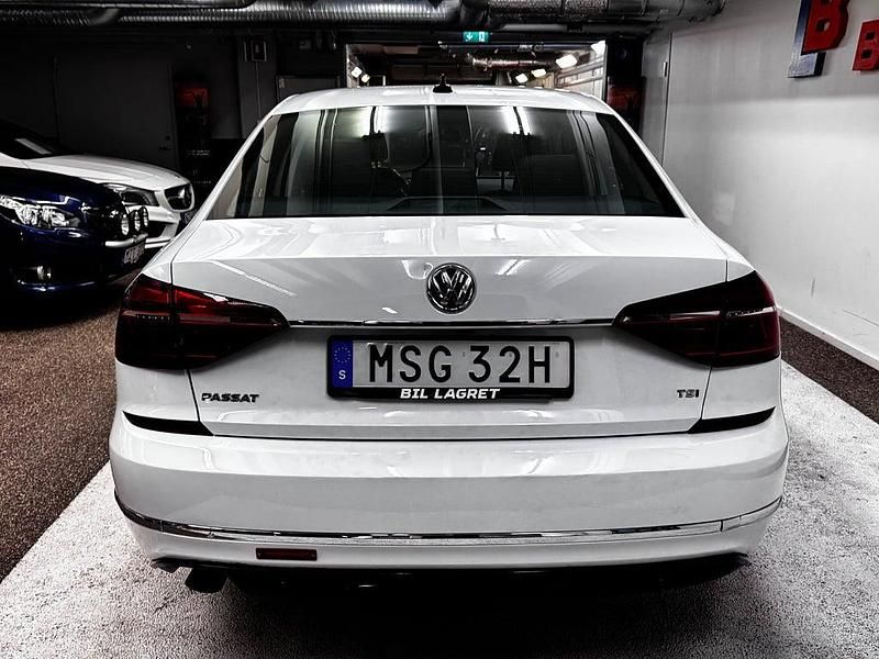 Begagnad VW Passat R-line 170 HK (125 kW) 2017 Vit Sedan