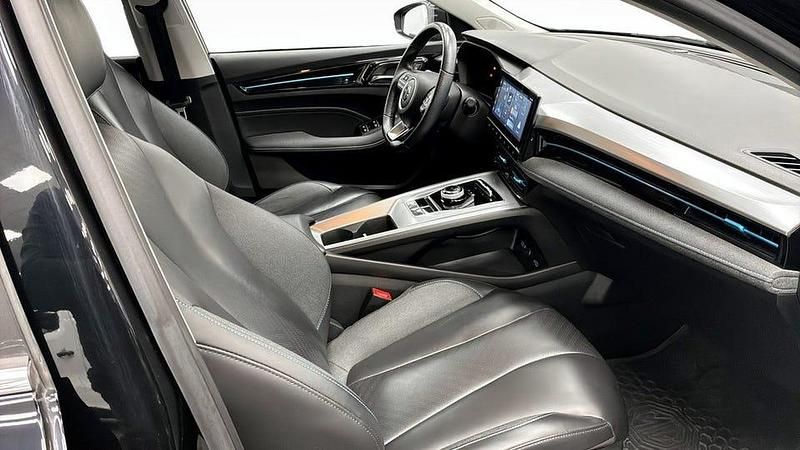 Begagnad MG MG5 EV Luxury 130 kW (177 HK) 2022 Svart Kombi