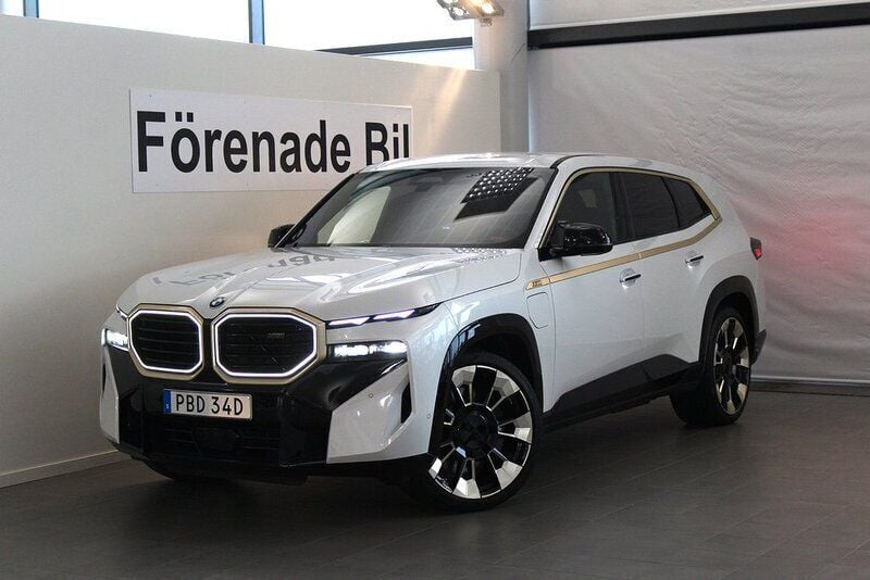 Vit Begagnad 2023 BMW XM SUV | 1 229 000 kr - Bild 1/4