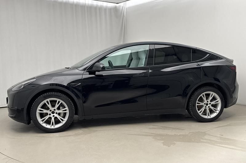 Begagnad Tesla Model Y Long Range AWD 378 kW (514 HK) 2021 Svart SUV