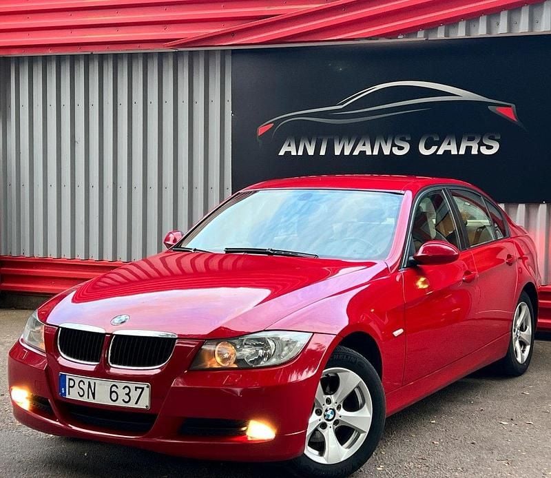 Röd Begagnad 2007 BMW 318 Advantage Sedan | 49 900 kr (Marknadspris) - Bild 1/4